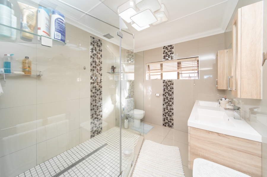 4 Bedroom Property for Sale in Bonza Bay Eastern Cape